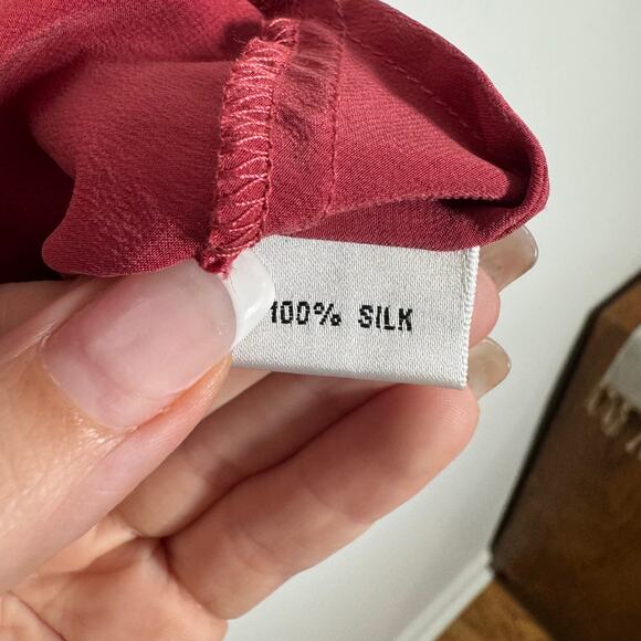 Talbots Top Women 10 Cranberry Red 100% Silk Faux Pearl Button Old Money Career - Picture 6 of 8